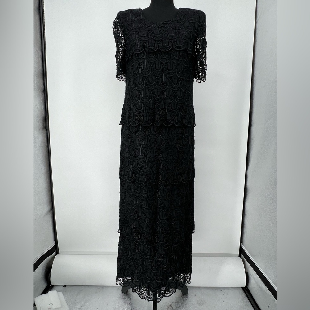 ALEX EVENINGS ELEGANT BLK SCALLOPED LACE TIERED EVENING GOWN FLATTERING TIMELESS